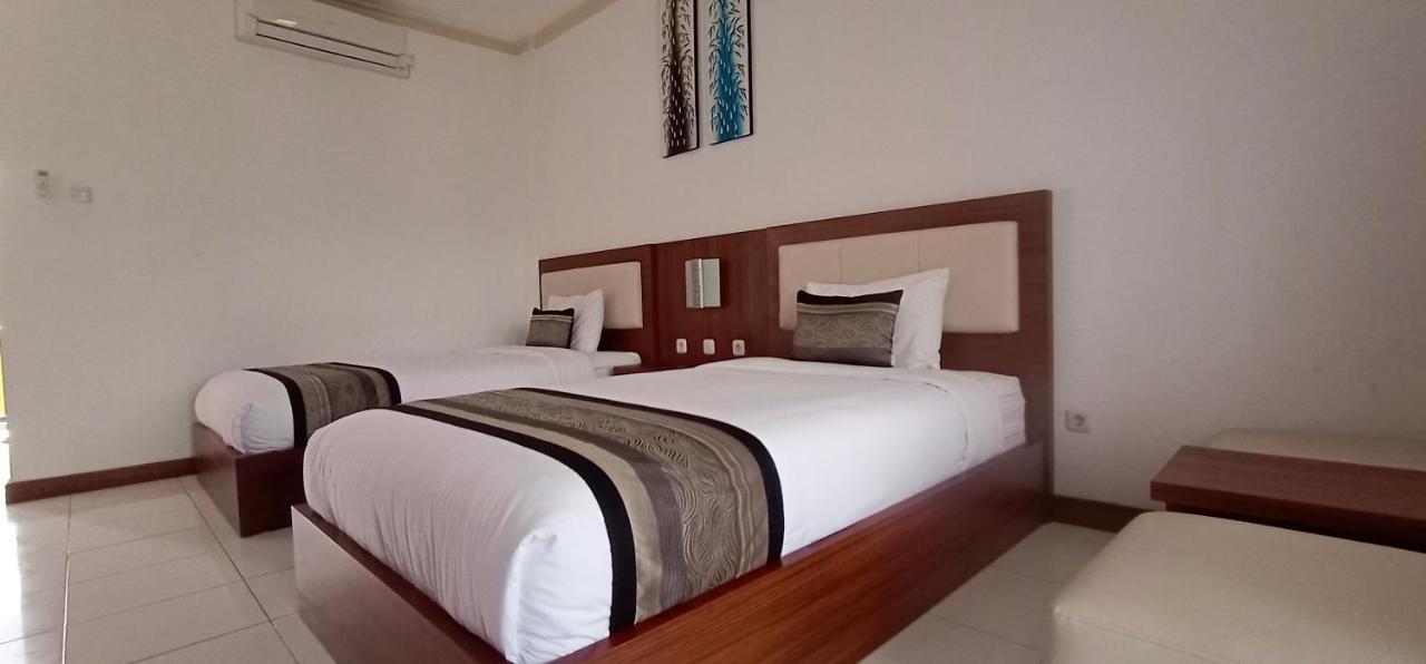 Friends Beach Hotel Kuta  Exterior photo