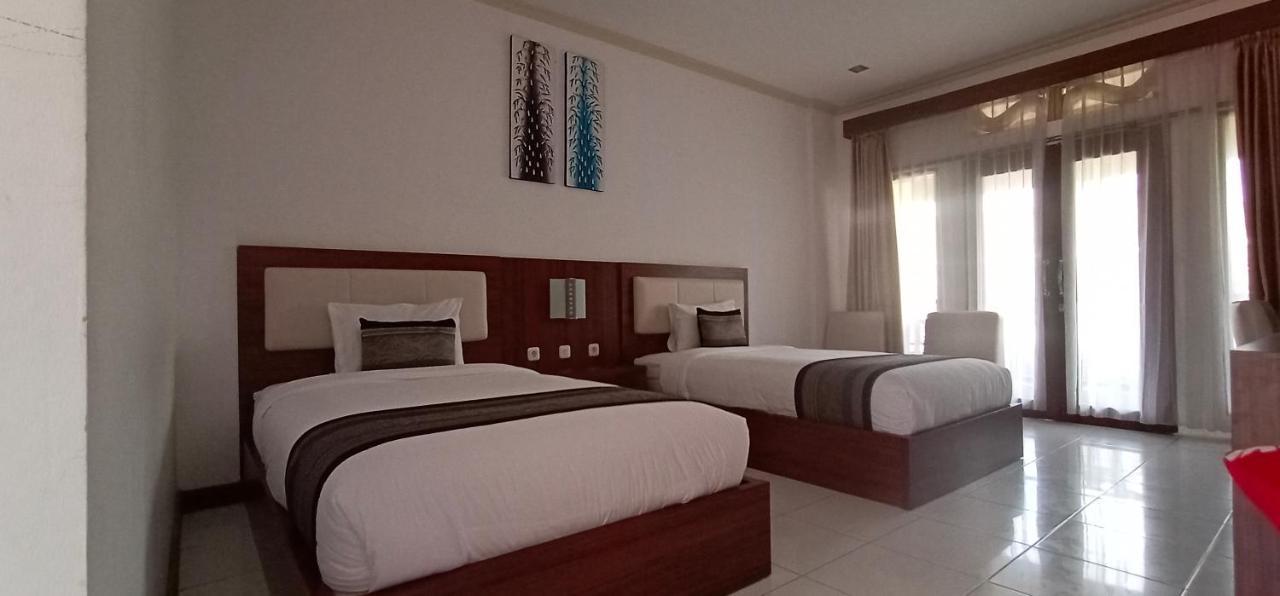 Friends Beach Hotel Kuta  Exterior photo