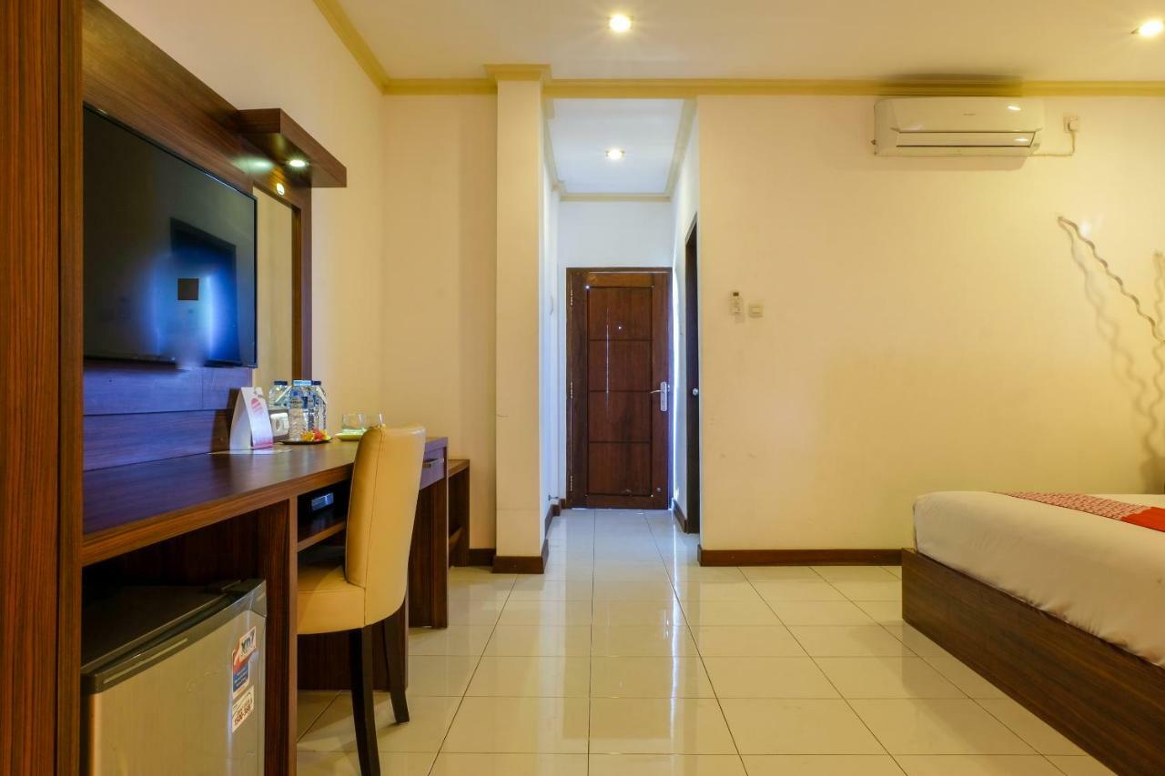 Friends Beach Hotel Kuta  Exterior photo