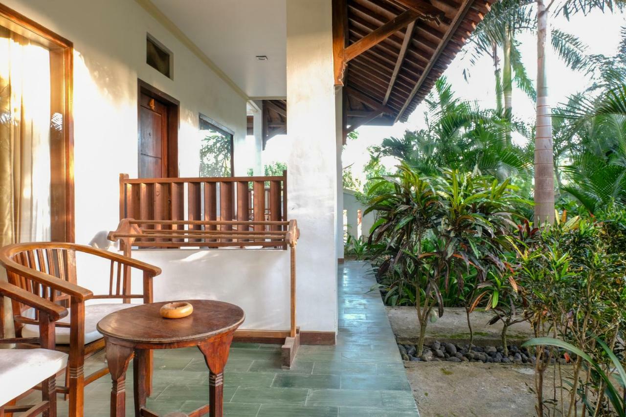 Friends Beach Hotel Kuta  Exterior photo