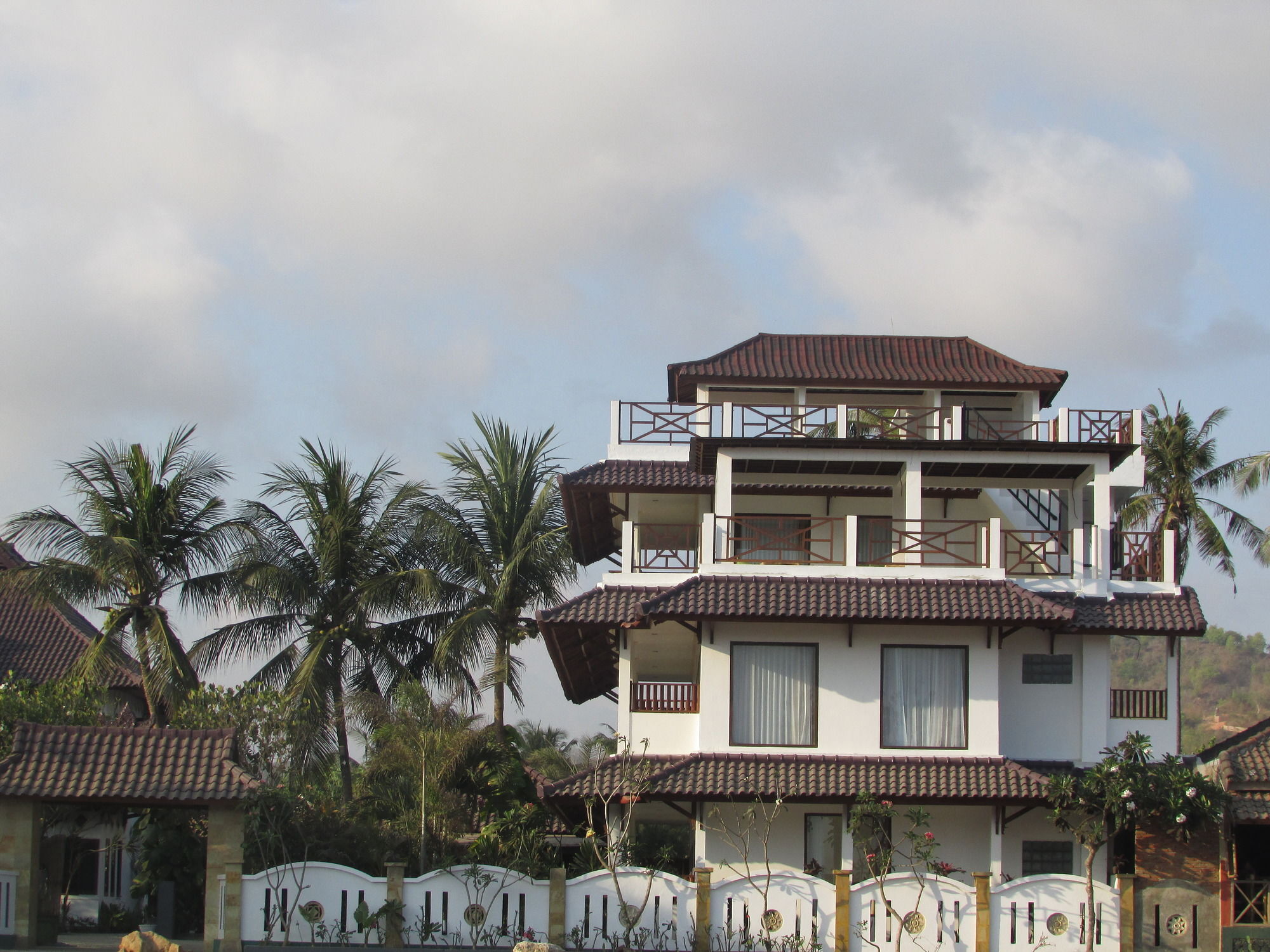 Friends Beach Hotel Kuta  Exterior photo